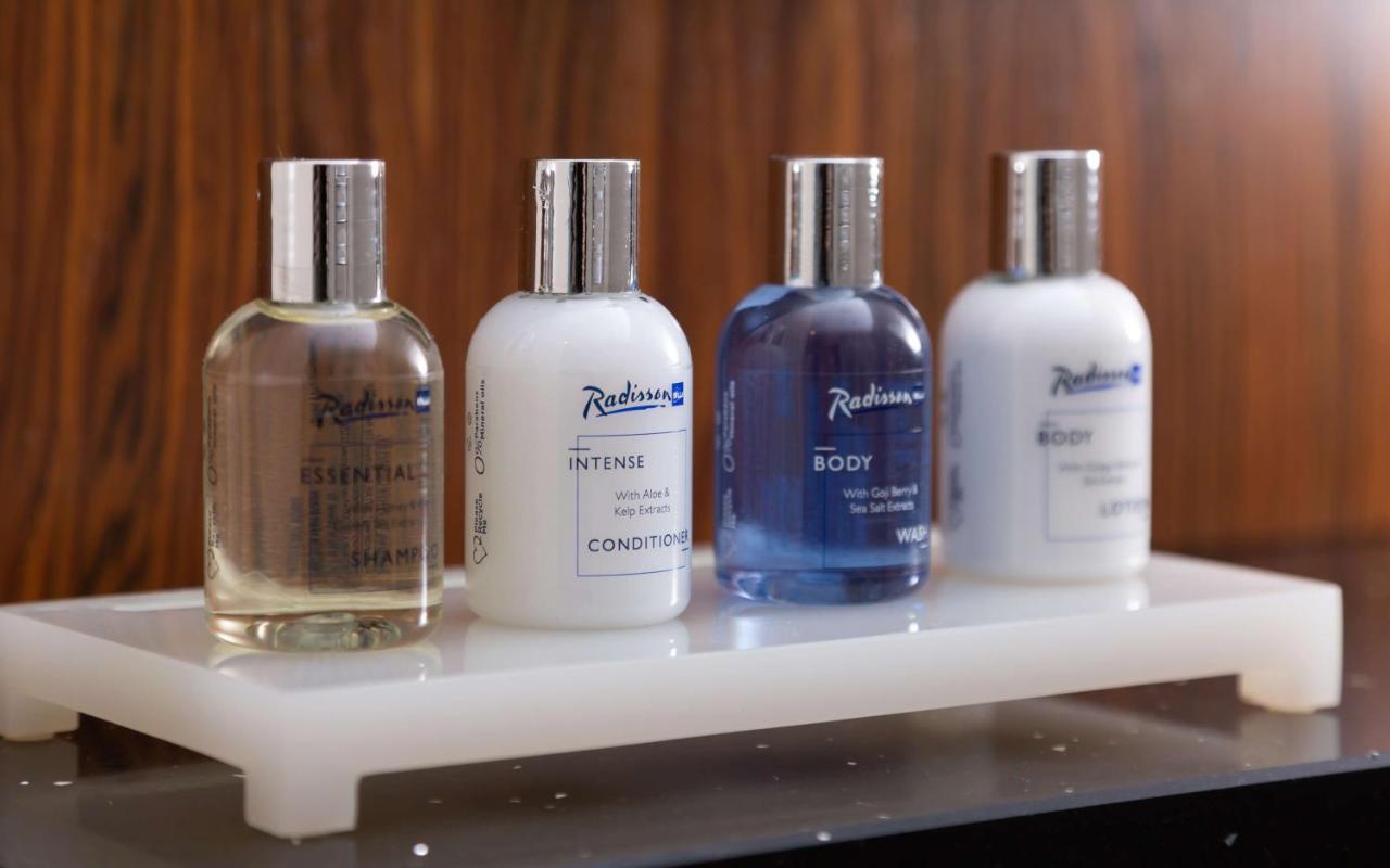 Radisson Blu Aurum Hotel, Брашов Екстериор снимка Shower gel, shampoo, conditioner and body wash