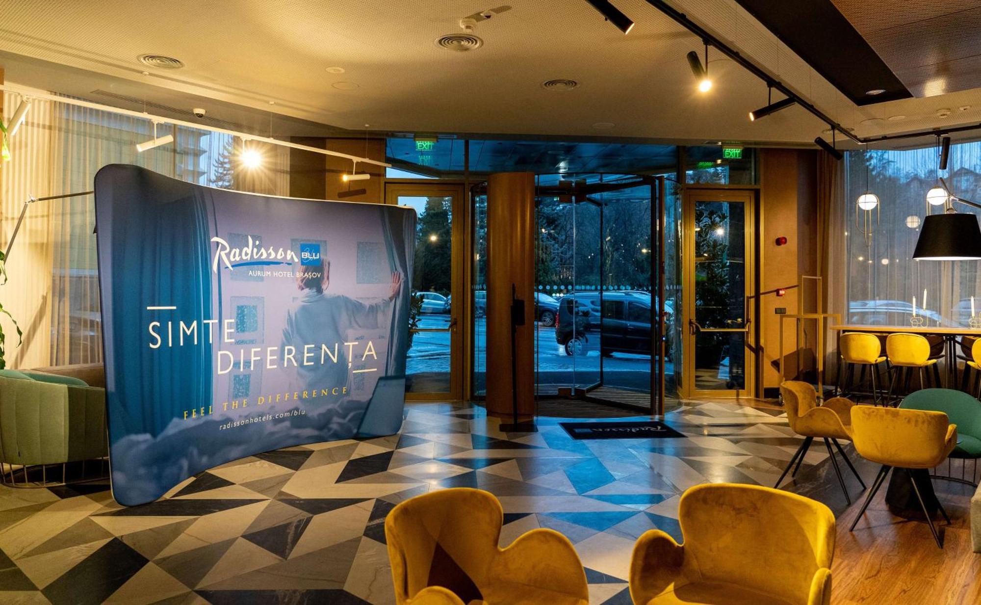 Radisson Blu Aurum Hotel, Брашов Екстериор снимка Lobby of Radisson Blu in Belgrade
