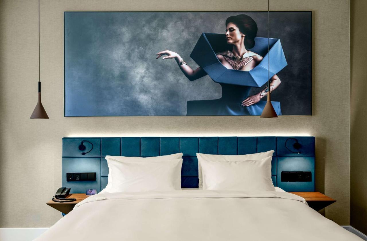 Radisson Blu Aurum Hotel, Брашов Екстериор снимка A bedroom at the hotel