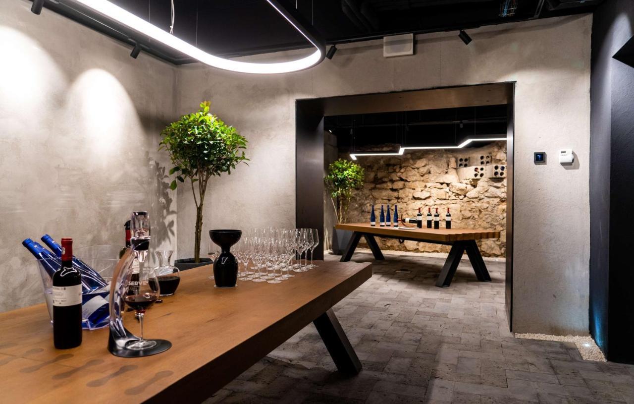 Radisson Blu Aurum Hotel, Брашов Екстериор снимка Wine tasting room at the winery