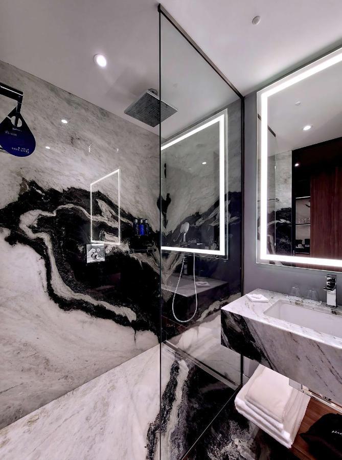 Radisson Blu Aurum Hotel, Брашов Екстериор снимка Bathroom