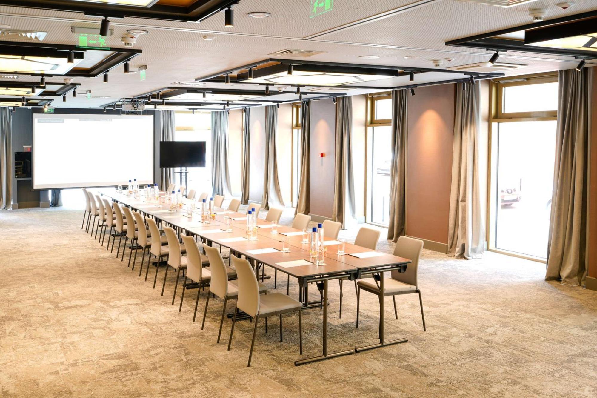 Radisson Blu Aurum Hotel, Брашов Екстериор снимка Meeting room