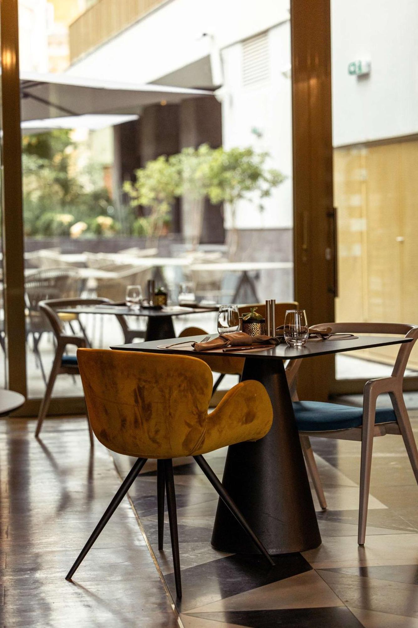 Radisson Blu Aurum Hotel, Брашов Екстериор снимка Restaurant interior