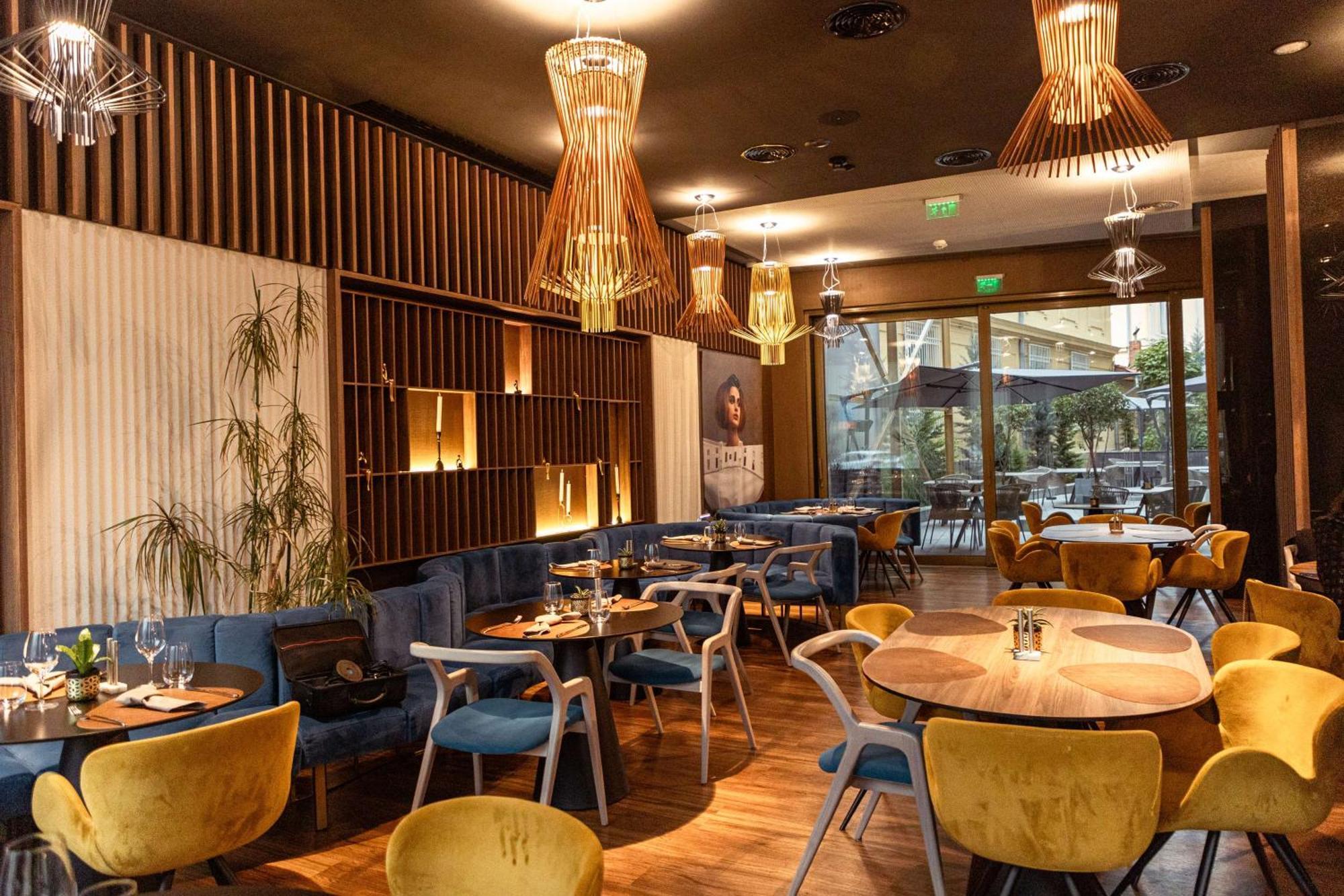 Radisson Blu Aurum Hotel, Брашов Екстериор снимка Restaurant interior