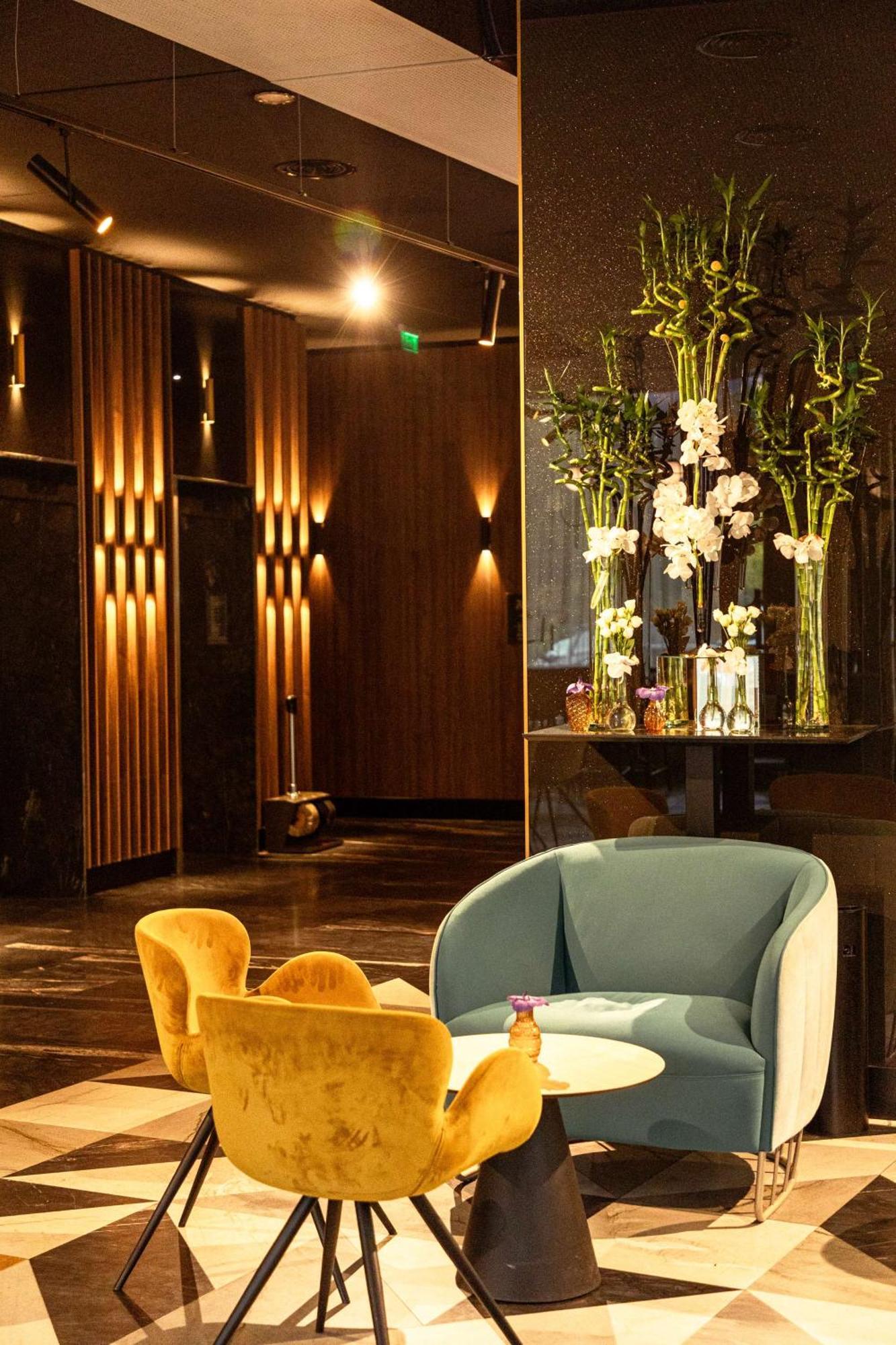 Radisson Blu Aurum Hotel, Брашов Екстериор снимка The lobby of the hotel