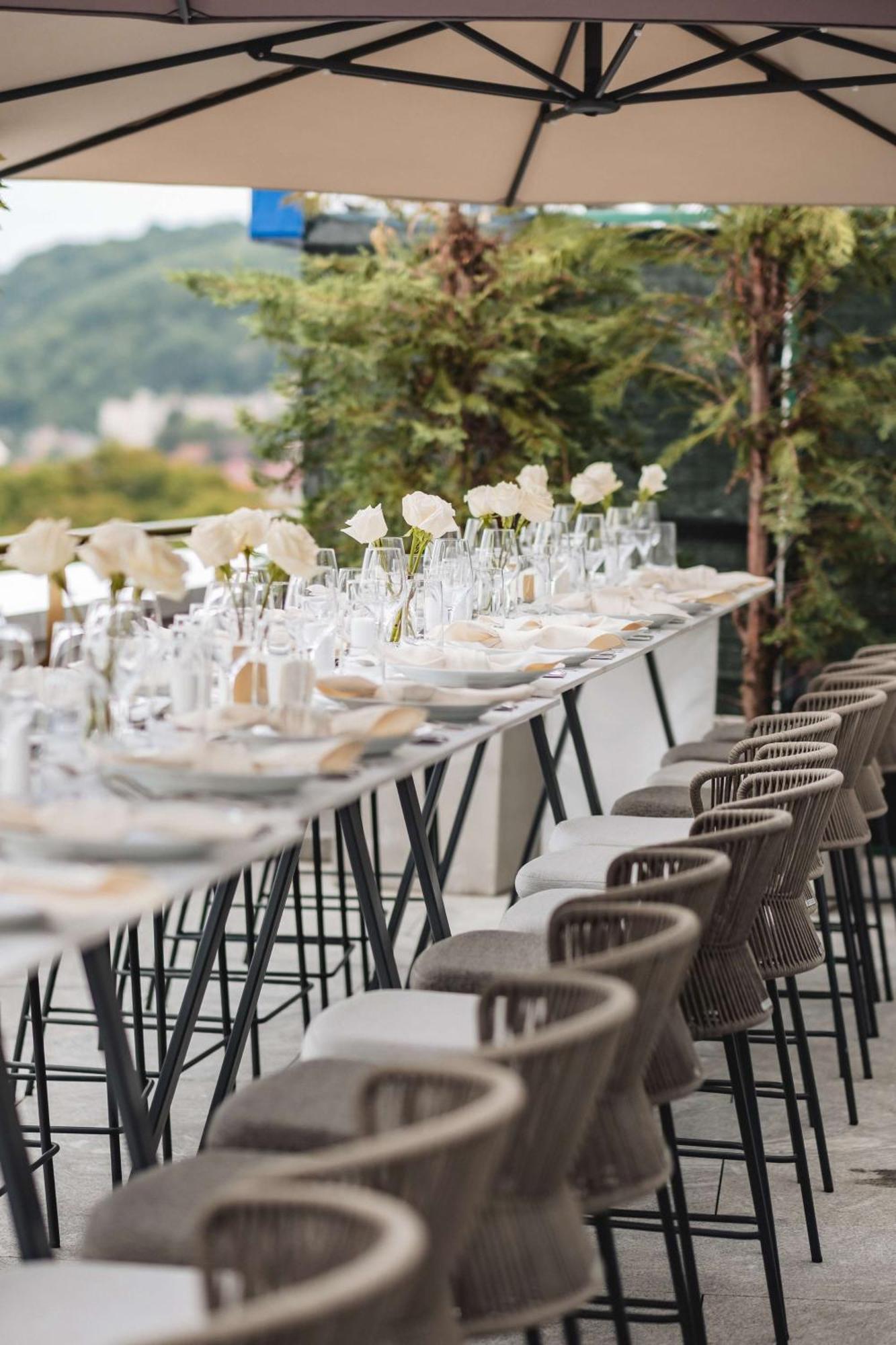 Radisson Blu Aurum Hotel, Брашов Екстериор снимка The Terrace at the InterContinental Vienna